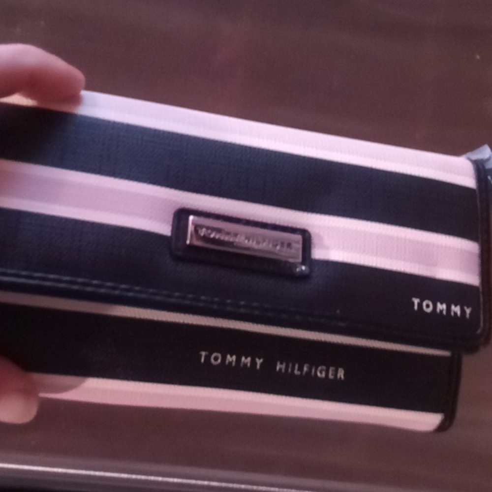 Tommy Hilfiger women's wallet